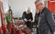 WNibes-Modige-Samlere2173-Verner-Bgh-Nibe-kiger-pa-gamle-piber